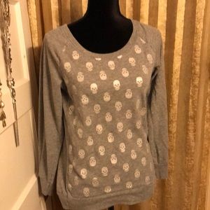 Grey No Boundaries long sleeve with silver sculls